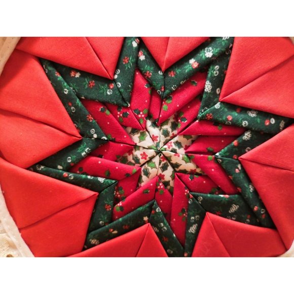 Round Wicker Quilted Star Christmas Wall Hanging Red Green - Picture 3 of 4